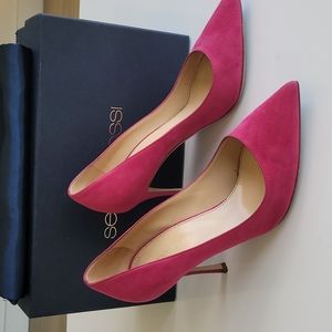 Sergio Rossi authentic fuchia Suede pumps in size 37